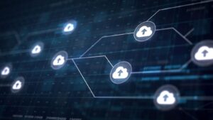 Ícones de nuvem conectados representando proteção de dados em nuvem