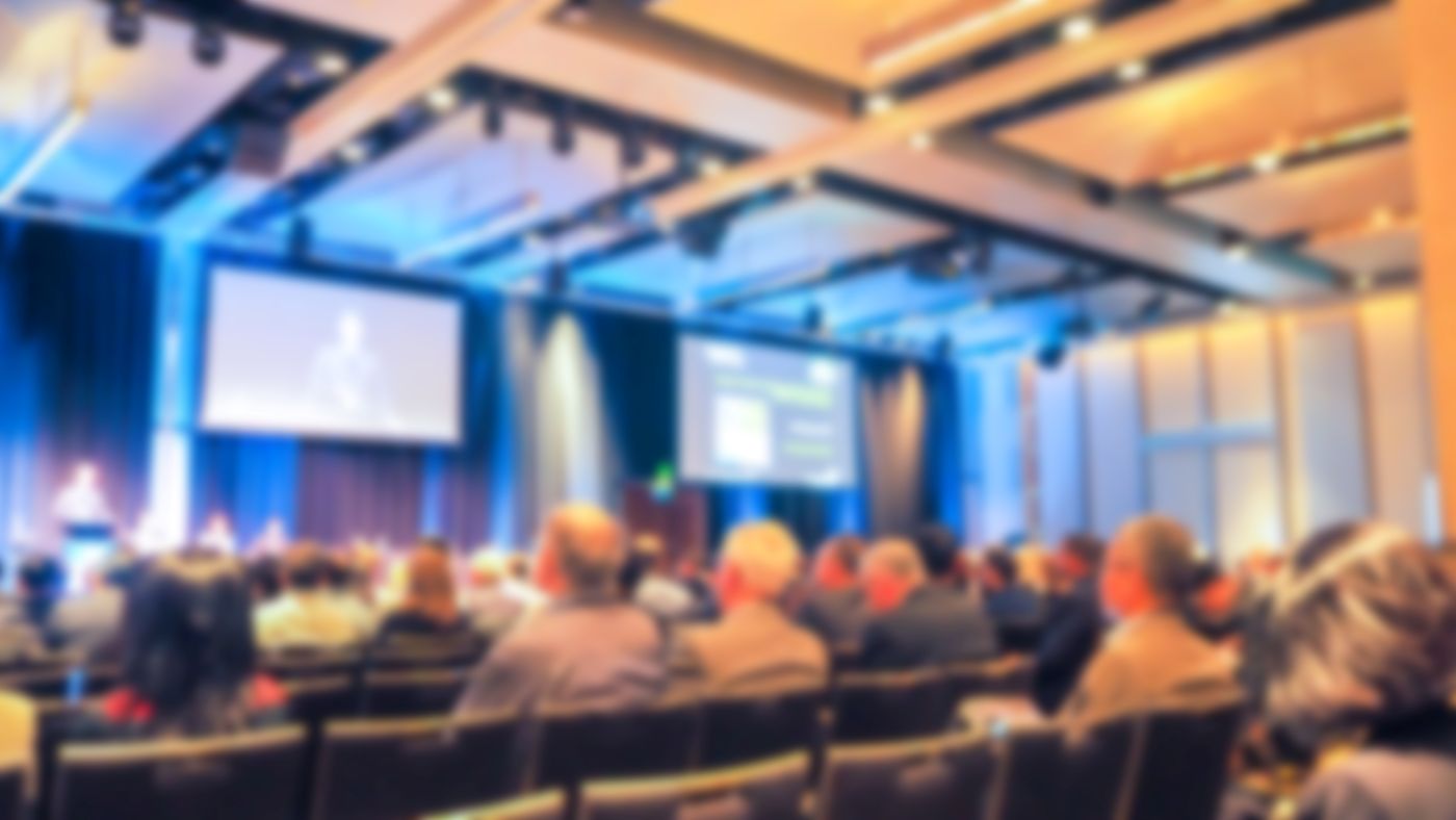 Auditório de evento corporativo representando o Fortinet Cybersecurity Summit Brasil